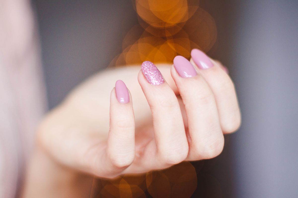Soft pink manicure with glitter accent
